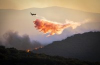 El fotógrafo Óscar Solorzano gana el IX Premio de Fotoperiodismo con una imagen de la extinción del incendio del monte Yerga