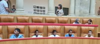 El Parlamento de La Rioja da la bienvenida a los niños y niñas del programa "Vacaciones en Paz" 