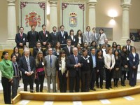 El Presidente del Parlamento y la Mesa de la Cámara han recibido a los participantes de "Volver a las raíces"