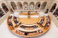 La Junta de Portavoces y la Mesa del Parlamento acuerdan el inicio de la profesionalización de la Cámara riojana