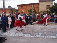 Actuación de los danzadores de Santa Coloma
