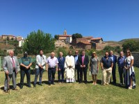 La Presidenta del Parlamento asiste a los actos centrales de las fiestas de Almarza