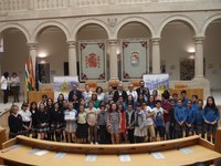 Foto de familia con premiados y autoridades