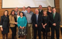 La Presidenta del Parlamento felicita a Luis Javier Ruiz, galardonado con el V Premio Nacional José Lumbreras, periodista