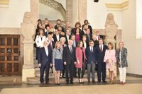 La Presidenta del Parlamento participa en la inauguración del XIII Seminario Internacional de Lengua y Periodismo en San Millán a cargo de la Reina