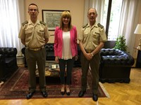 La Presidenta del Parlamento visita la sede de la Delegación de Defensa en La Rioja