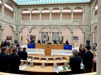 El Pleno guarda un minuto de silencio en memoria de Jesús Cañas