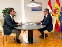 Reunión del portavoz del Grupo Parlamentario VOX, Ángel Alda, con el presidente del Gobierno de La Rioja, Gonzalo Capellán