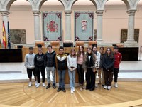 Escolares del IES Duques de Nájera visitan el Parlamento