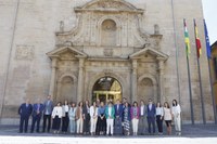 Fernández Cornago recibe a los participantes en las XVI Jornadas de la Asociación Española de Interventores de Parlamentos