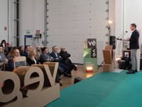 Fernández Cornago visita las nuevas instalaciones de Végola