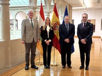 La presidenta del Parlamento recibe a responsables de la Academia Riojana de Jurisprudencia y Legislación